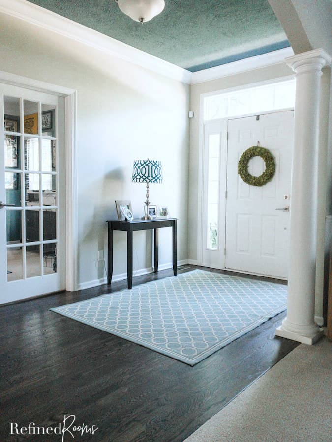 https://refinedroomsllc.com/wp-content/uploads/2020/07/indoor-outdoor-rugs-foyer.jpg