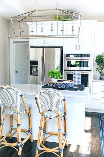 clutter free blue and white kitchen.