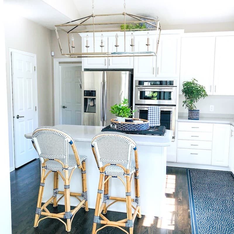 clutter free blue and white kitchen.