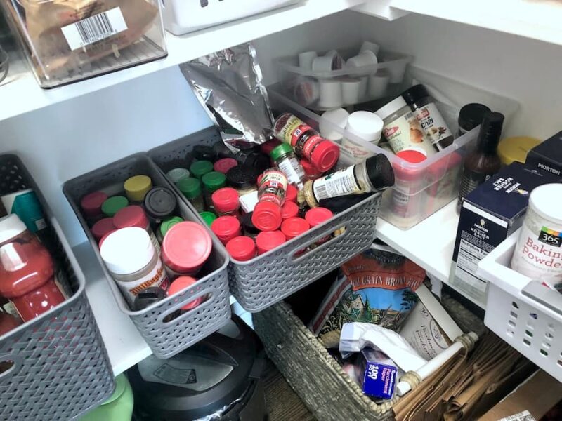 https://refinedroomsllc.com/wp-content/uploads/2023/04/organizing-spices-in-a-pantry-before-horiz-800x600.jpg